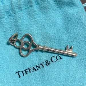 Crown chain! Tiffany & Co.